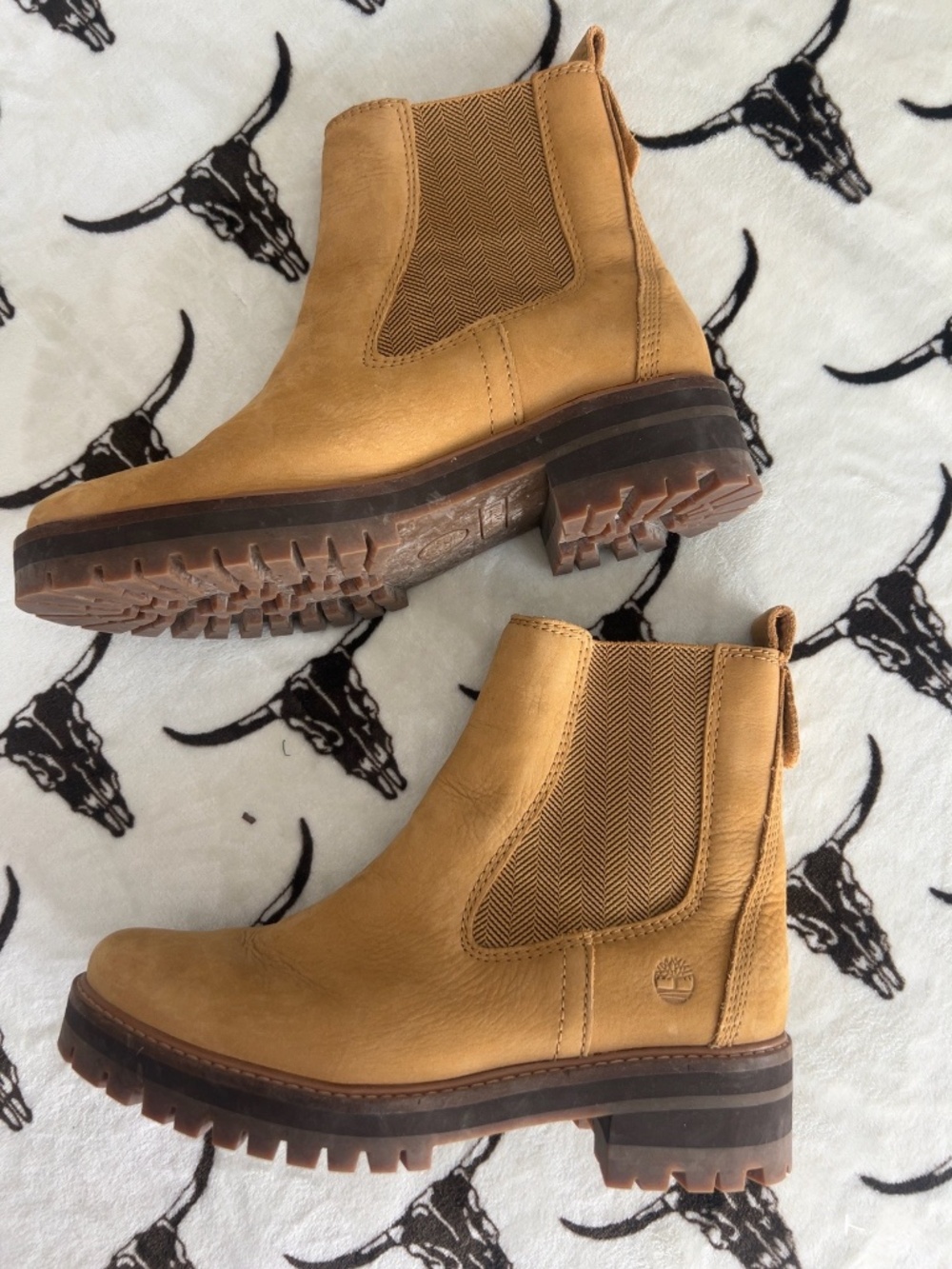 Timberland Courmayeur Valley Wheat Nubuck Chelsea Boots Women’s Size 9